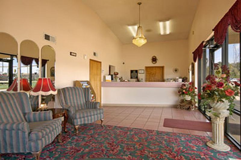 Super 8 By Wyndham Clarksville Ar Interior foto
