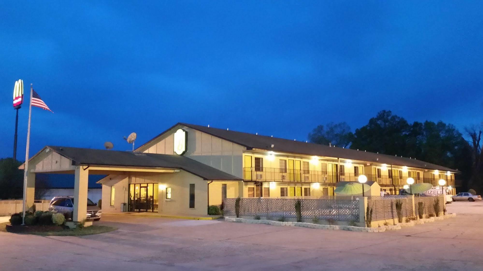 Super 8 By Wyndham Clarksville Ar Exterior foto